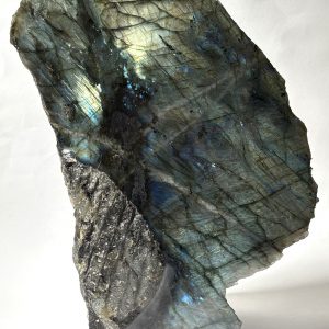 Labradorite mi polie